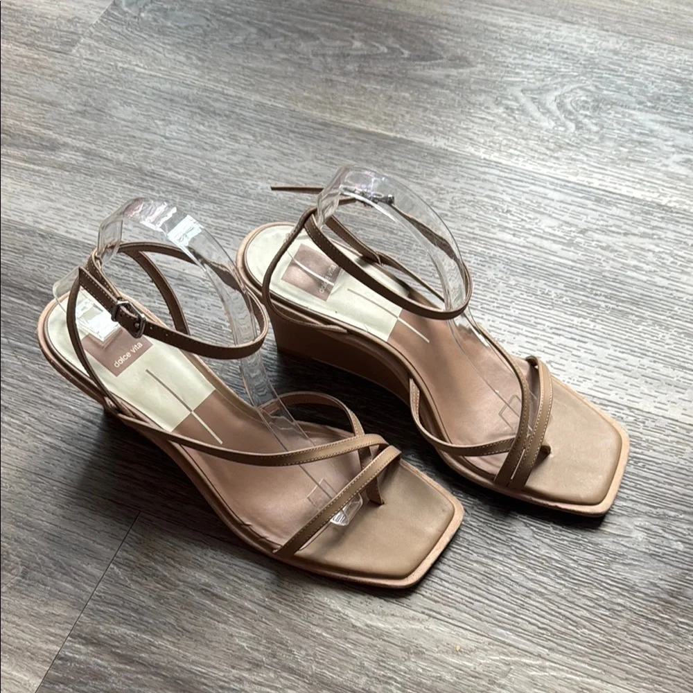 *Dolce Vita Cream Sandals 10M Leather Tan Stylish Wedge 10M